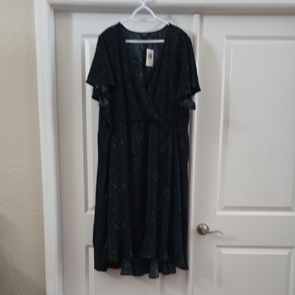 NWT: Torrid Starry Night V-Neck Dress, HAS POCKETS